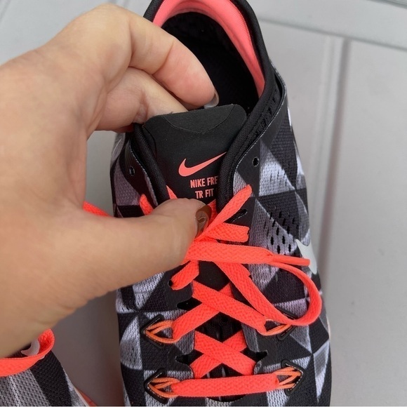 Nike Free Trainer Fit 5.0 Running Shoes Black White Lava Glow Size 7 Women’s - Picture 8 of 10